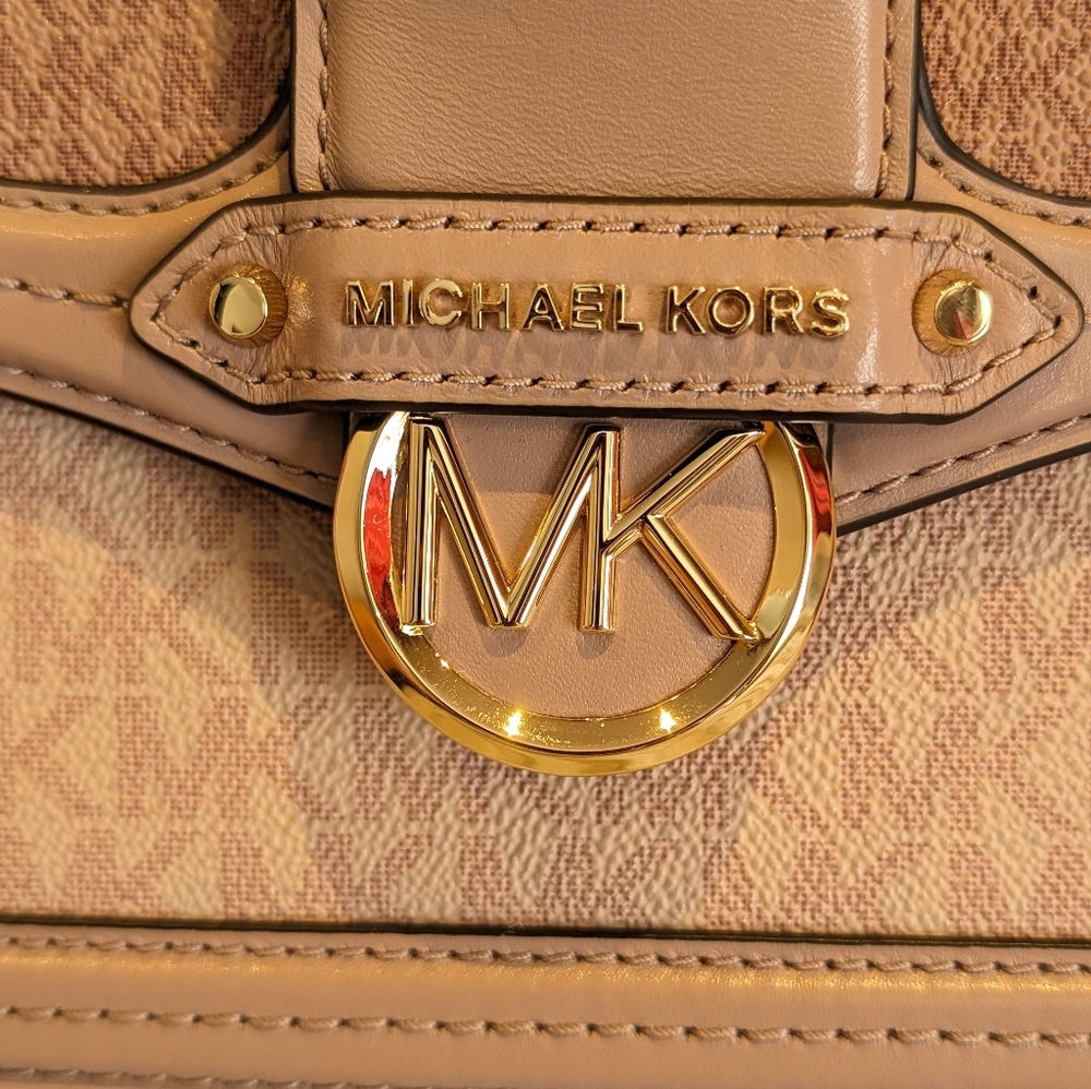 ❤️ SOLD ❤️ MK bundle - Picture 5 of 10